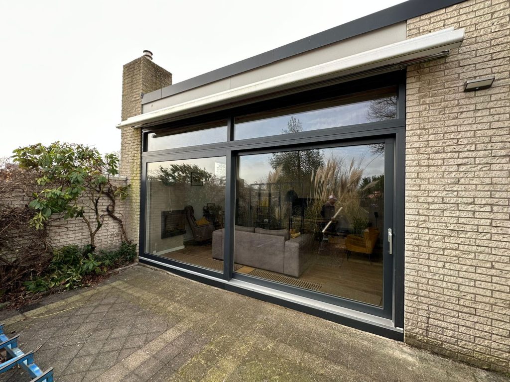 Kunststof schuifpui in Bergen op Zoom